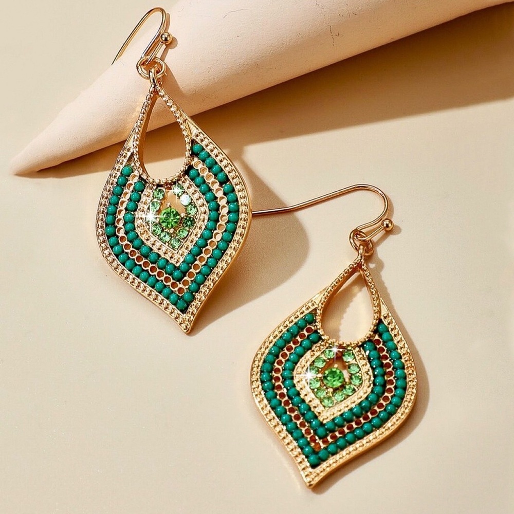 2/$20! Gold/Green Crystal/Bead Drop Earrings - Picture 3 of 7